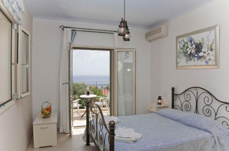 Liocharis Apartments Lourdata  Exterior foto